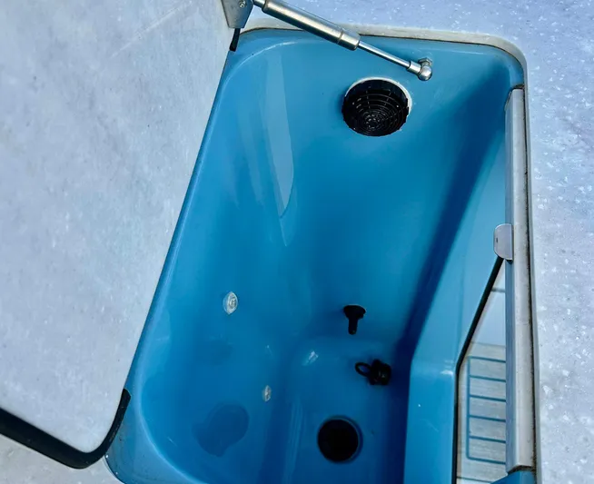  Yacht Photos Pics Blue sink basin on 2021 Regal 38 SAV boat.