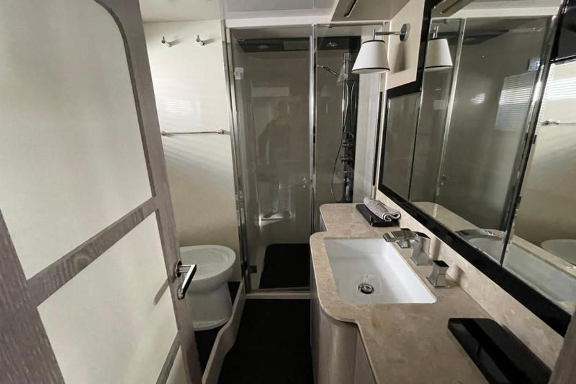2019 Azimut 66 