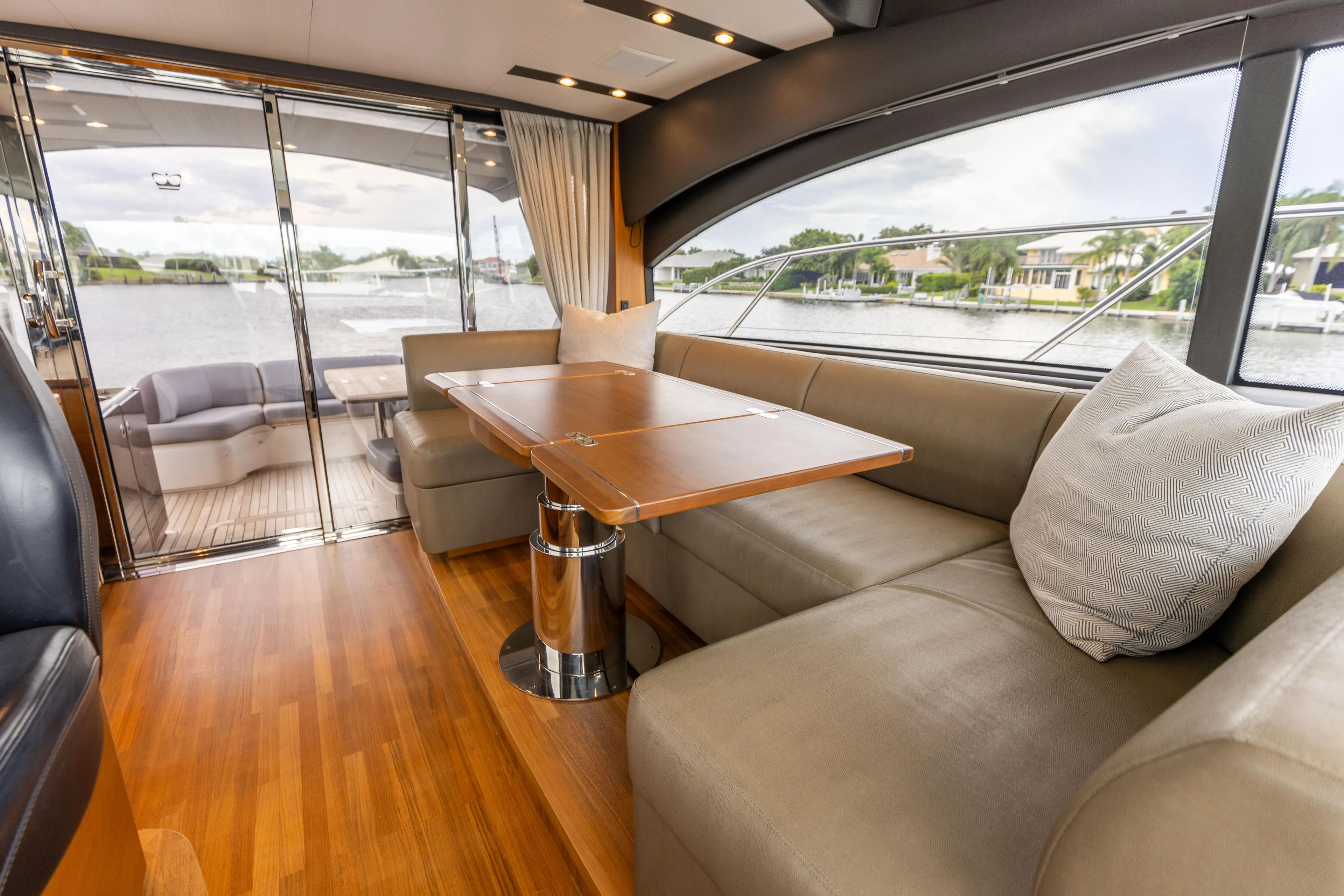 Lisa's Choice Yacht Photos Pics Princess 48 Lisa's Choice - Interior Cabin