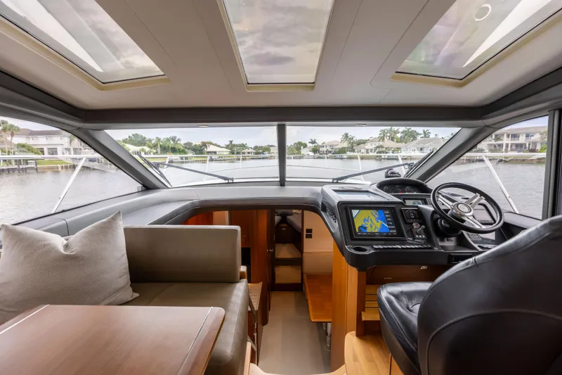 Lisa's Choice Yacht Photos Pics Princess 48 Lisa's Choice - Interior Cabin