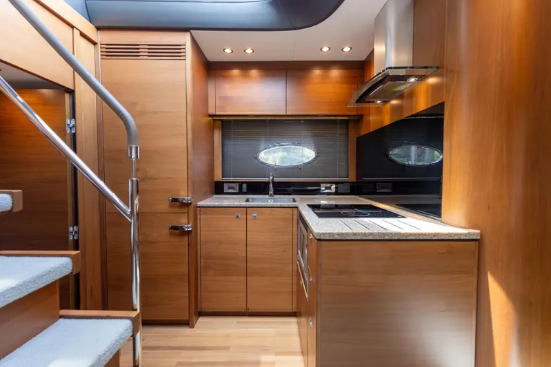 Lisa's Choice Yacht Photos Pics Princess 48 Lisa's Choice - Interior Cabin