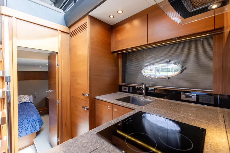 Lisa's Choice Yacht Photos Pics Princess 48 Lisa's Choice - Interior Cabin