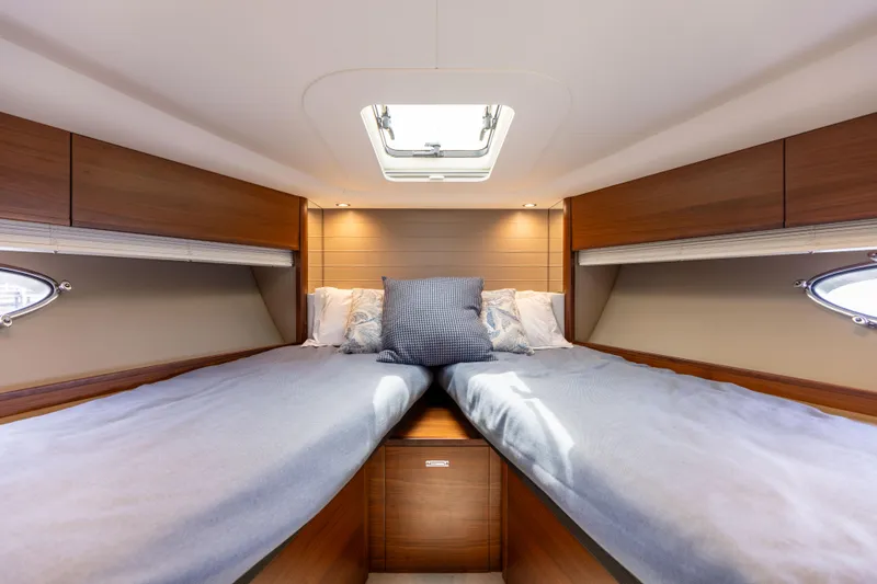 Lisa's Choice Yacht Photos Pics Princess 48 Lisa's Choice - Interior Cabin