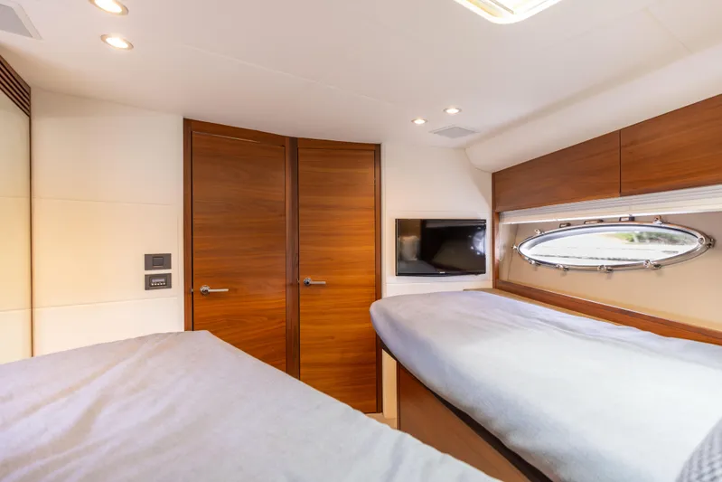 Lisa's Choice Yacht Photos Pics Princess 48 Lisa's Choice - Interior Cabin