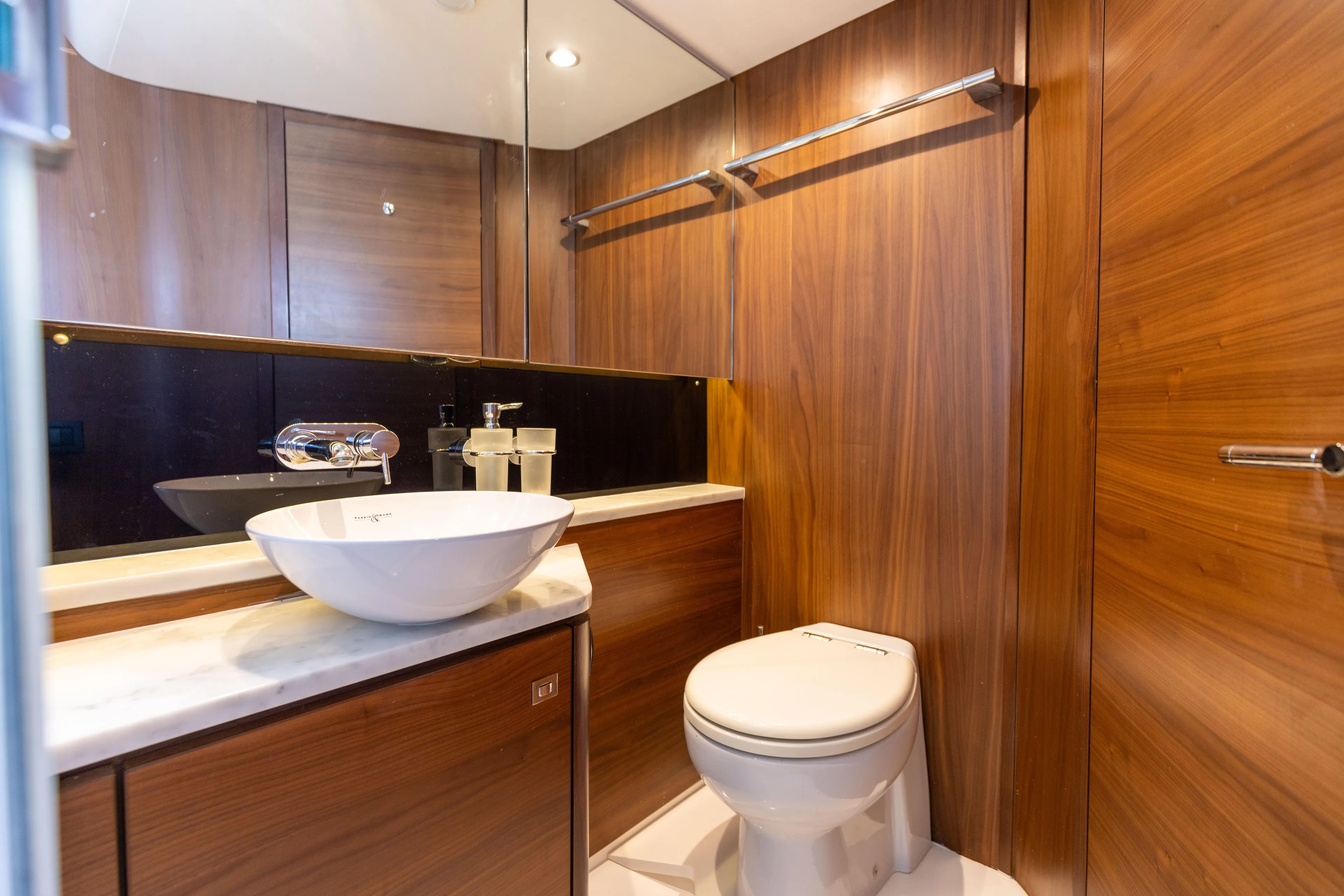 Lisa's Choice Yacht Photos Pics Princess 48 Lisa's Choice - Interior Cabin