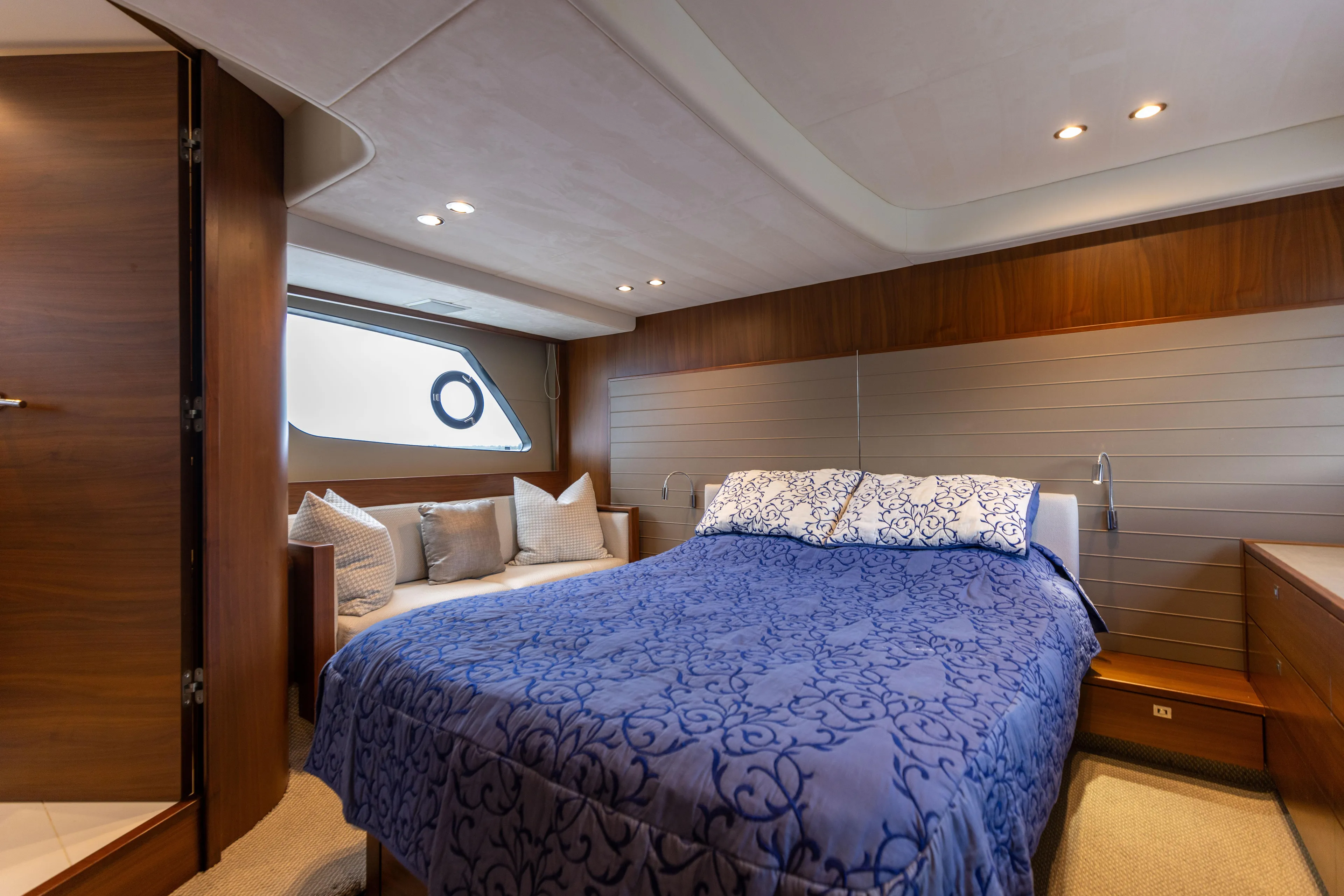 Lisa's Choice Yacht Photos Pics Princess 48 Lisa's Choice - Interior Cabin