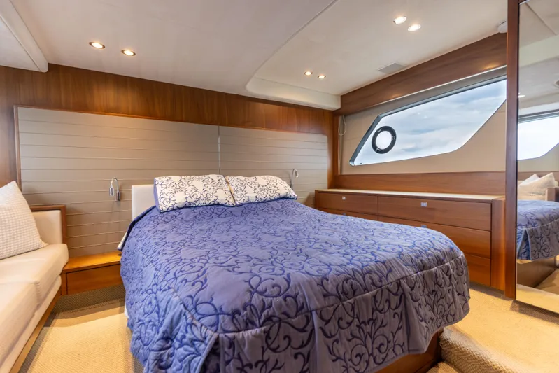 Lisa's Choice Yacht Photos Pics Princess 48 Lisa's Choice - Interior Cabin