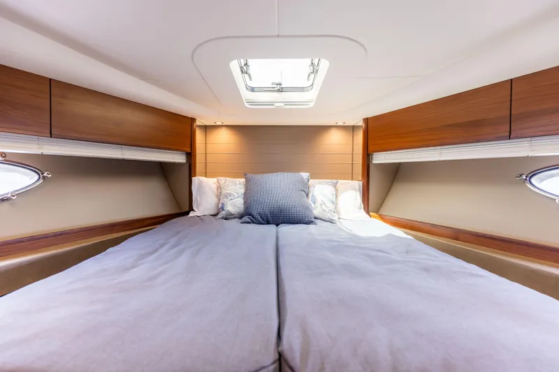 Lisa's Choice Yacht Photos Pics Princess 48 Lisa's Choice - Interior Cabin