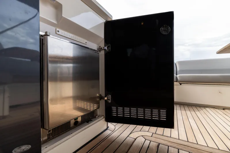 Lisa's Choice Yacht Photos Pics Princess 48 Lisa's Choice - Exterior Aft Deck