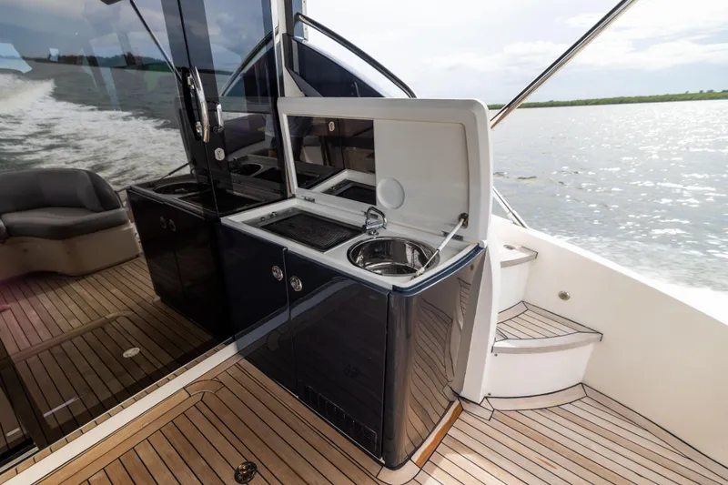 Lisa's Choice Yacht Photos Pics Princess 48 Lisa's Choice - Exterior Aft Deck