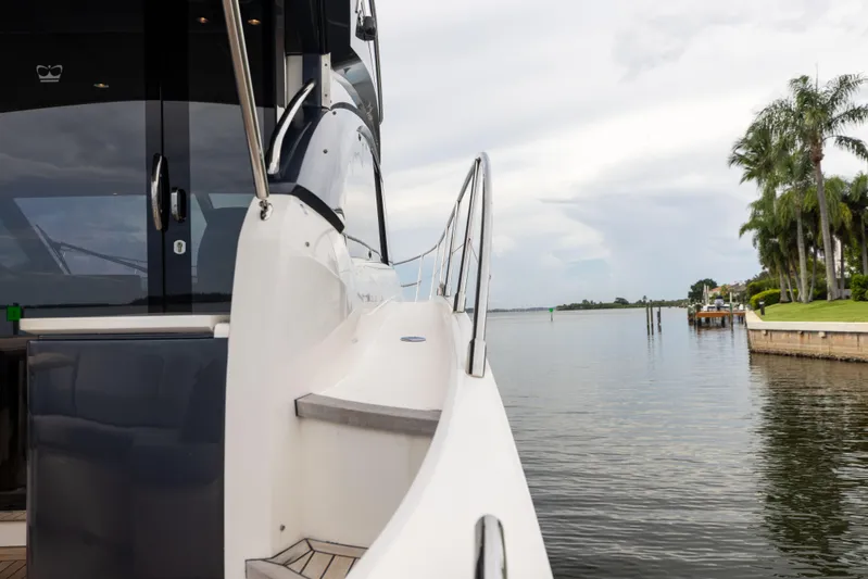 Lisa's Choice Yacht Photos Pics Princess 48 Lisa's Choice - Exterior Walk