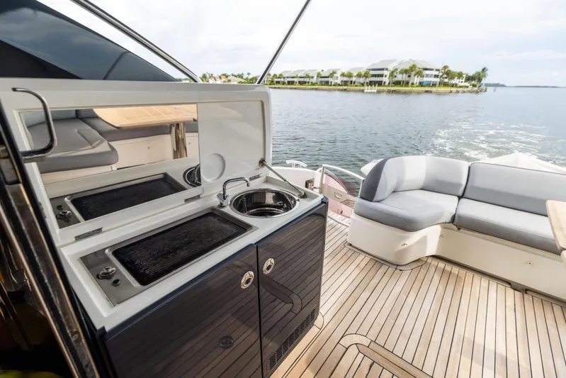 Lisa's Choice Yacht Photos Pics Princess 48 Lisa's Choice - Exterior Aft Deck