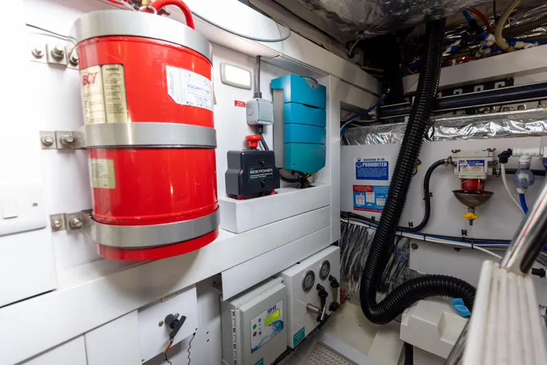 Lisa's Choice Yacht Photos Pics Princess 48 Lisa's Choice - Engine Room