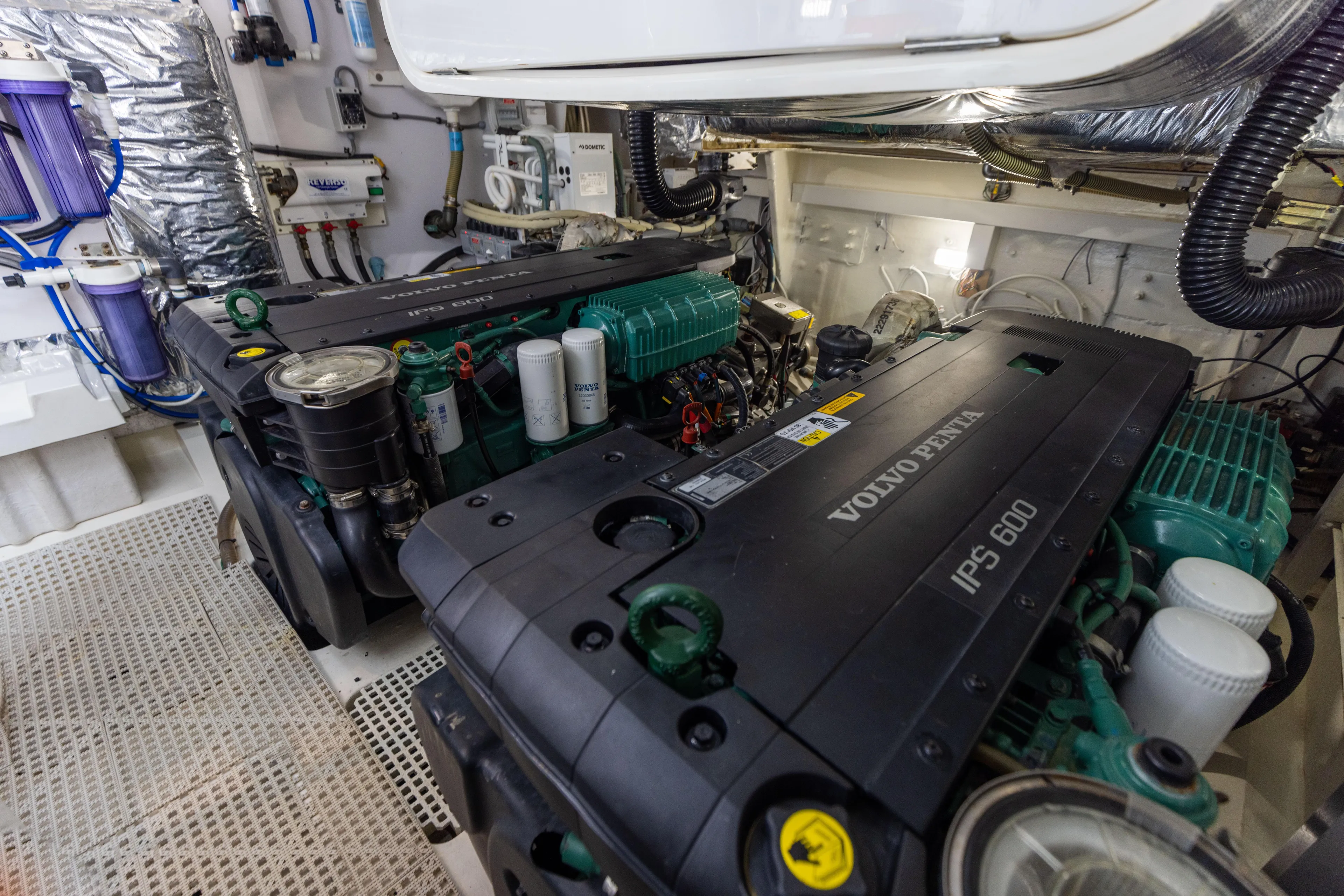 Lisa's Choice Yacht Photos Pics Princess 48 Lisa's Choice - Engine Room