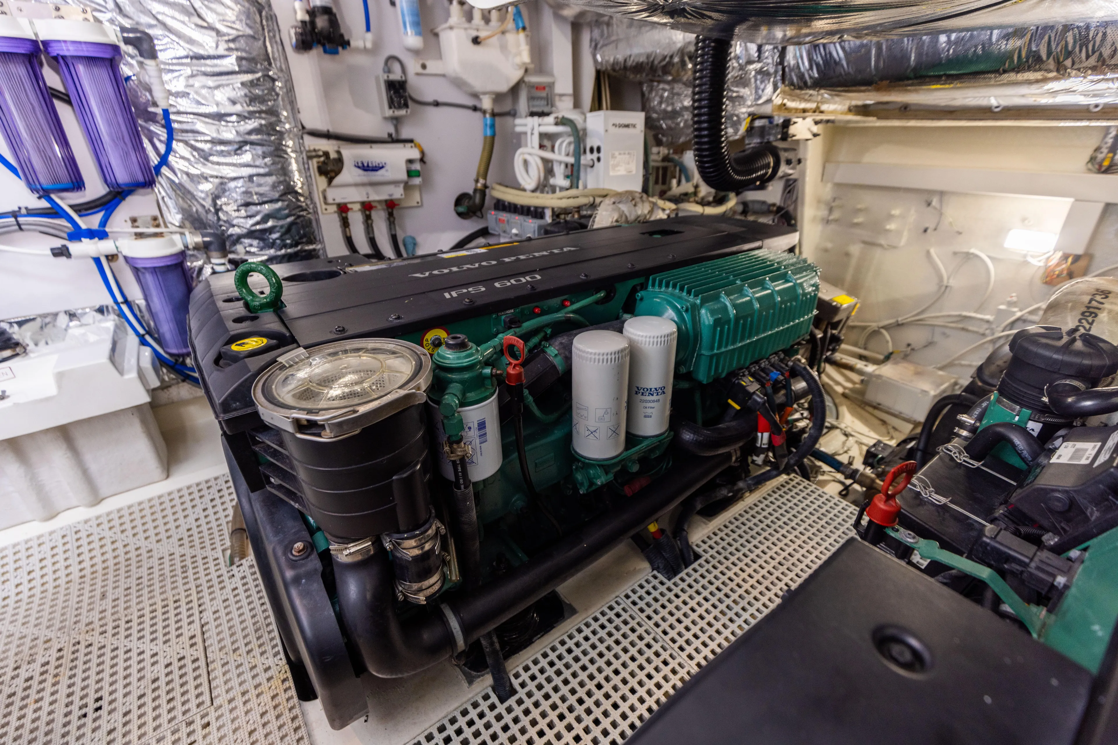 Lisa's Choice Yacht Photos Pics Princess 48 Lisa's Choice - Engine Room