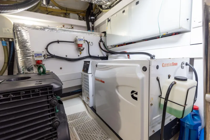 Lisa's Choice Yacht Photos Pics Princess 48 Lisa's Choice - Engine Room