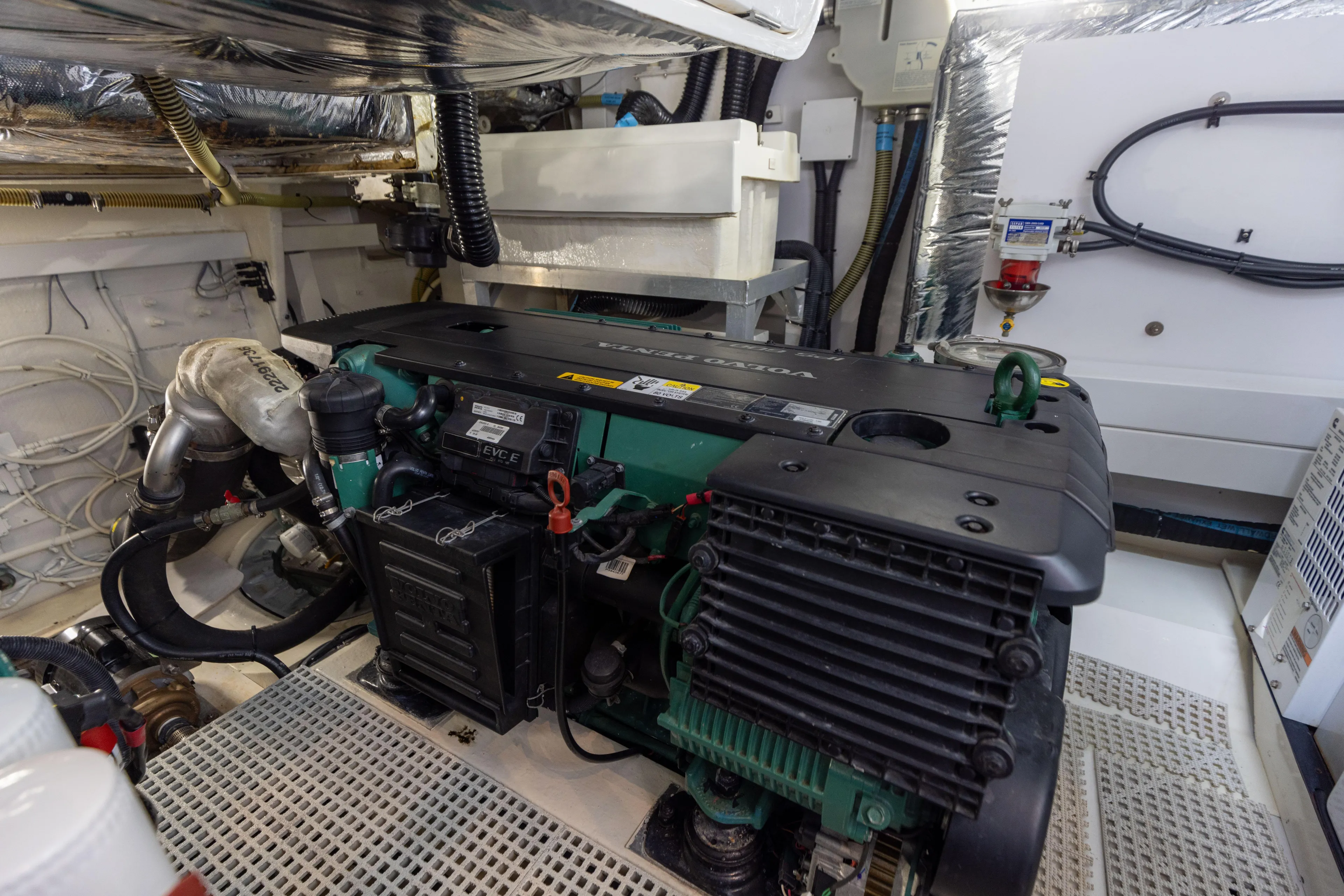 Lisa's Choice Yacht Photos Pics Princess 48 Lisa's Choice - Engine Room