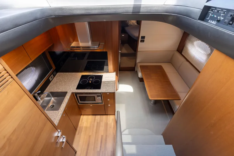 Lisa's Choice Yacht Photos Pics Princess 48 Lisa's Choice - Interior Cabin