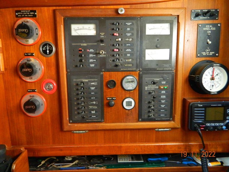 1981 Bristol 41.1 Center Cockpit