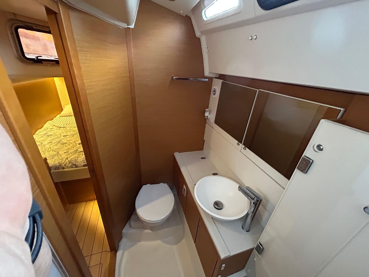 2017 Jeanneau 54 