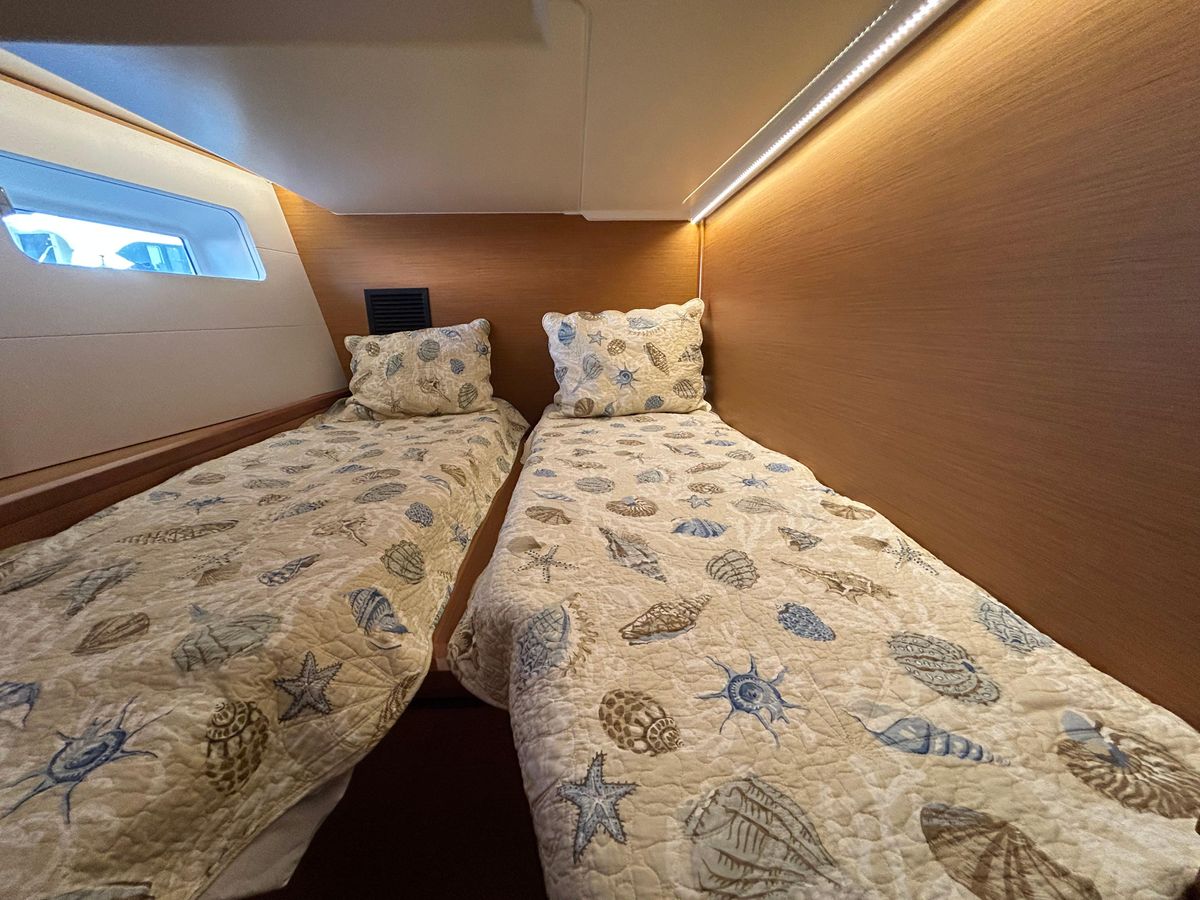 2017 Jeanneau 54 