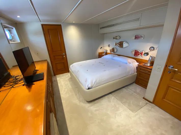 Mi Amor Yacht Photos Pics Luxurious bedroom on 1984 DeFever 120 yacht with elegant decor and modern amenities.