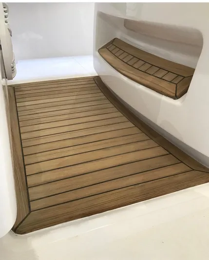  Yacht Photos Pics Teak deck flooring on the 2025 Mag Bay 33 boat model.