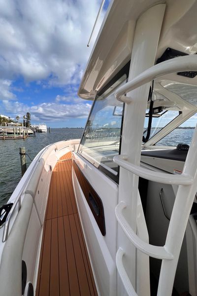 2020 Boston Whaler 420 OR