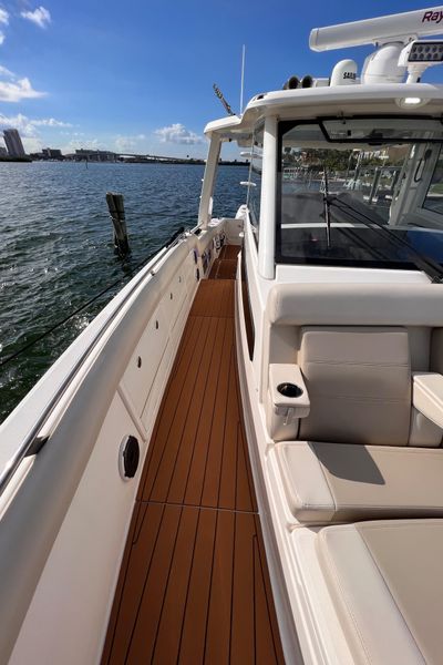 2020 Boston Whaler 420 OR