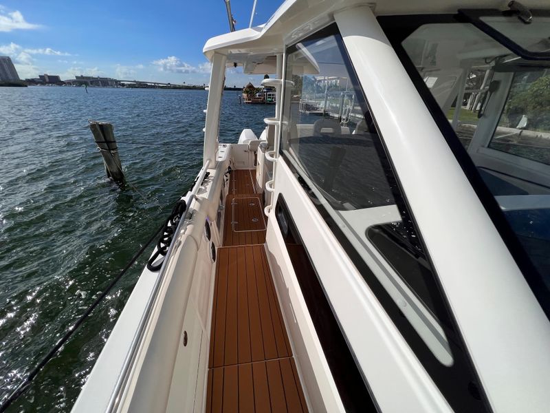 2020 Boston Whaler 420 OR