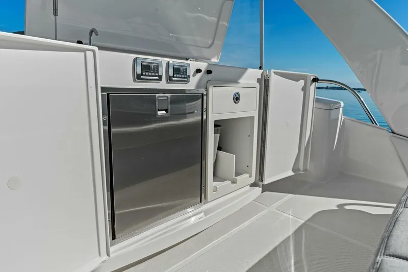 Eclipse Yacht Photos Pics 2016 Tiara Yachts 50 Flybridge