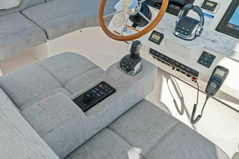 Eclipse Yacht Photos Pics 2016 Tiara Yachts 50 Flybridge