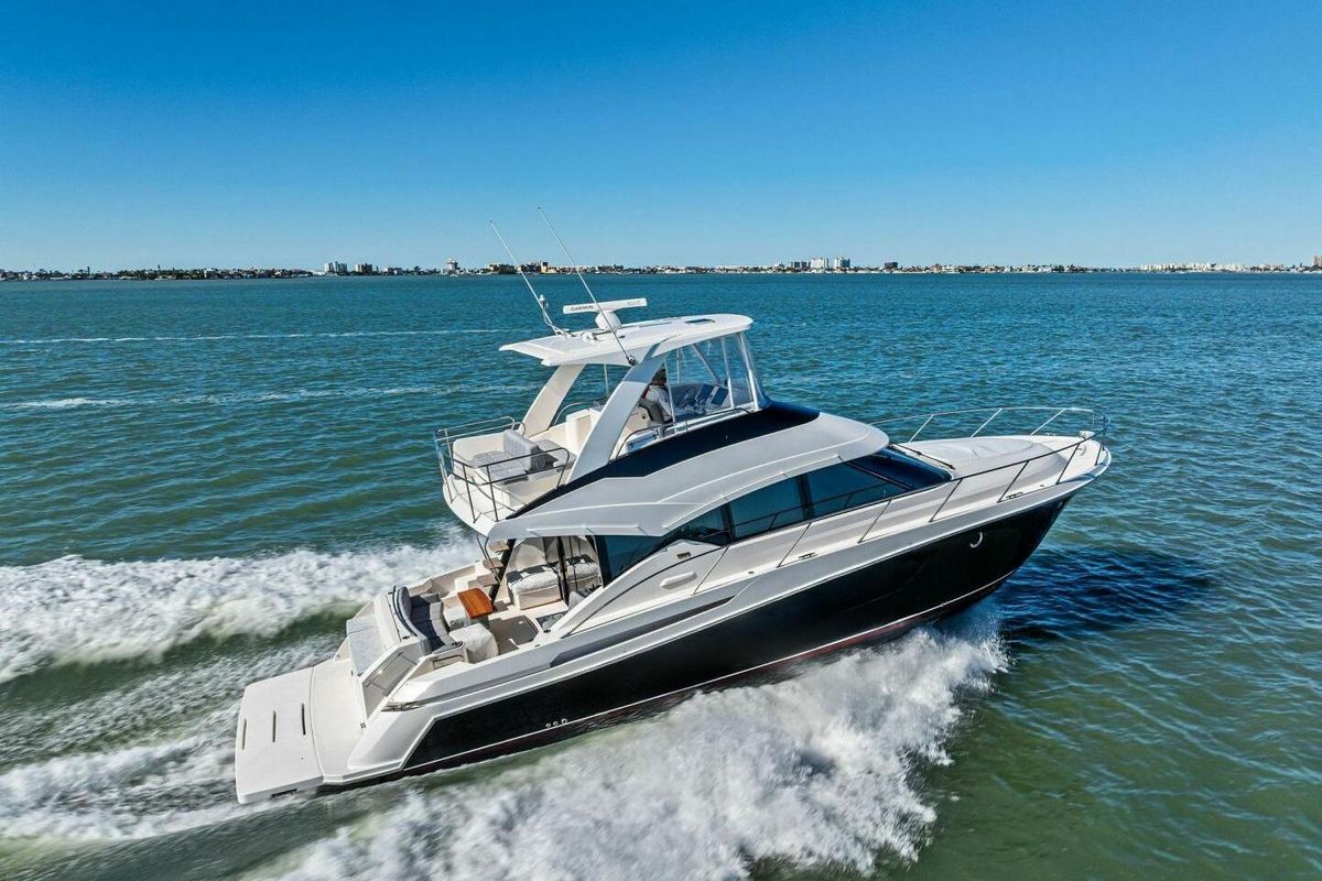 2016 Tiara Sport 50 