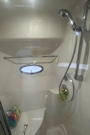  Yacht Photos Pics Shower area in 2000 Carver 450 Voyager Pilothouse with handheld showerhead and small window.
