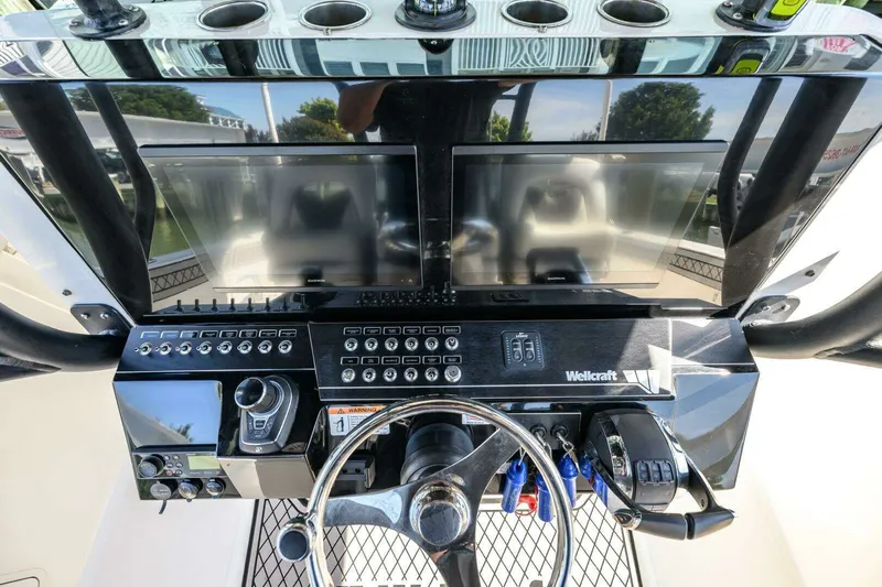 Joker's Jewel Yacht Photos Pics 2019 Wellcraft 352 Fisherman boat helm with modern displays.