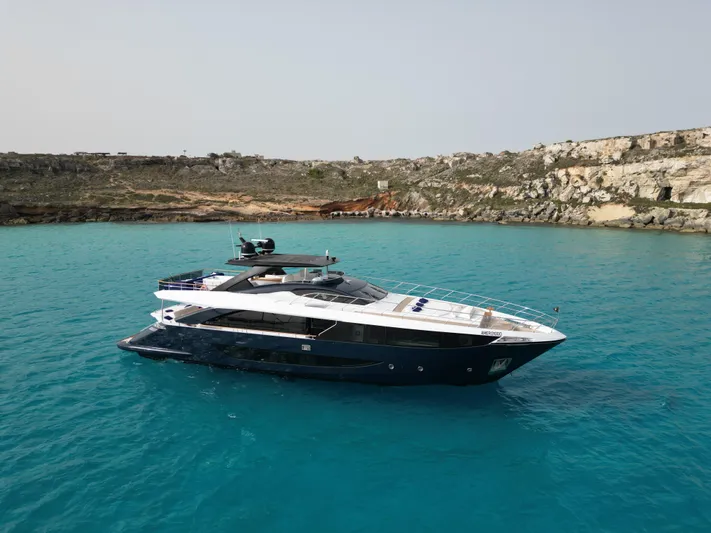 Altvs Yacht Photos Pics Luxury PerMare Amer F100 yacht, 2020 model, cruising in clear turquoise waters.