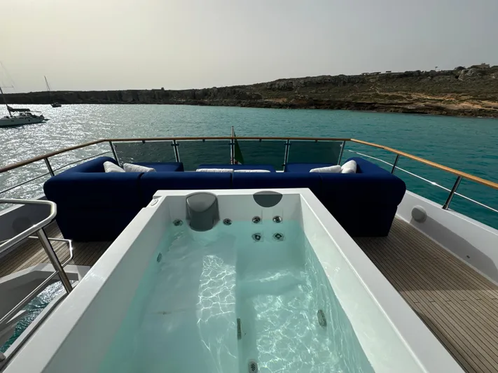 Altvs Yacht Photos Pics Luxurious 2020 PerMare Amer F100 yacht deck with jacuzzi and ocean view.