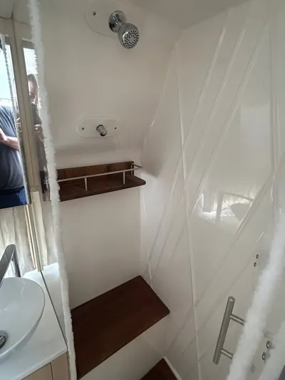  Yacht Photos Pics 2026 REGAL 33 SAV - Image 14