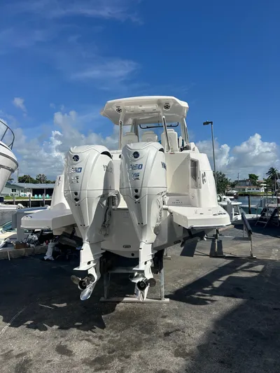  Yacht Photos Pics 2026 REGAL 33 SAV - Image 2