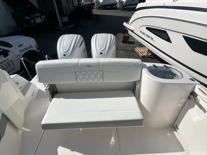  Yacht Photos Pics 2026 REGAL 33 SAV - Image 5