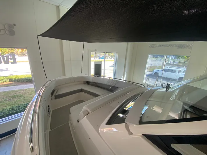  Yacht Photos Pics 2026 REGAL 33 SAV - Image 21