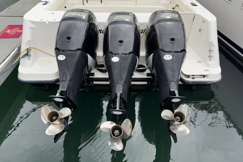 Luna Dei Pescatori Yacht Photos Pics 2009 Boston Whaler 345 Conquest with triple 250 horsepower outboard engines at dock.