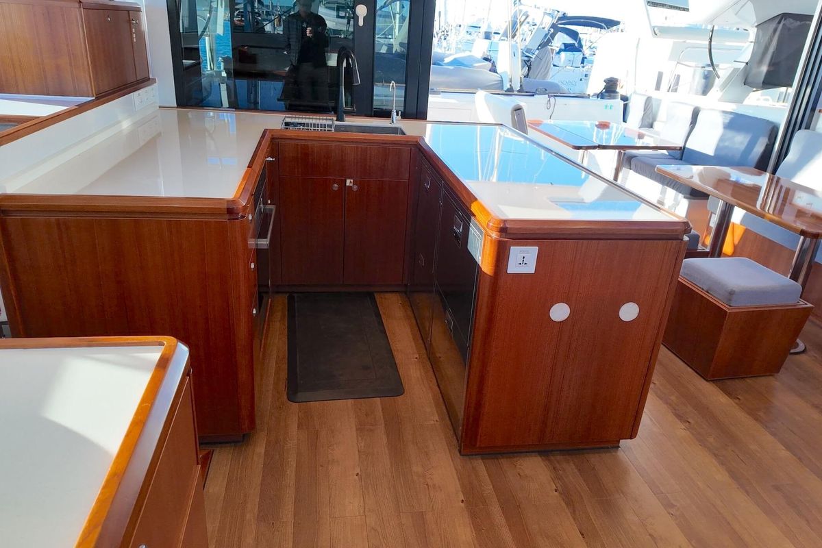 2022 HH Catamarans 54 