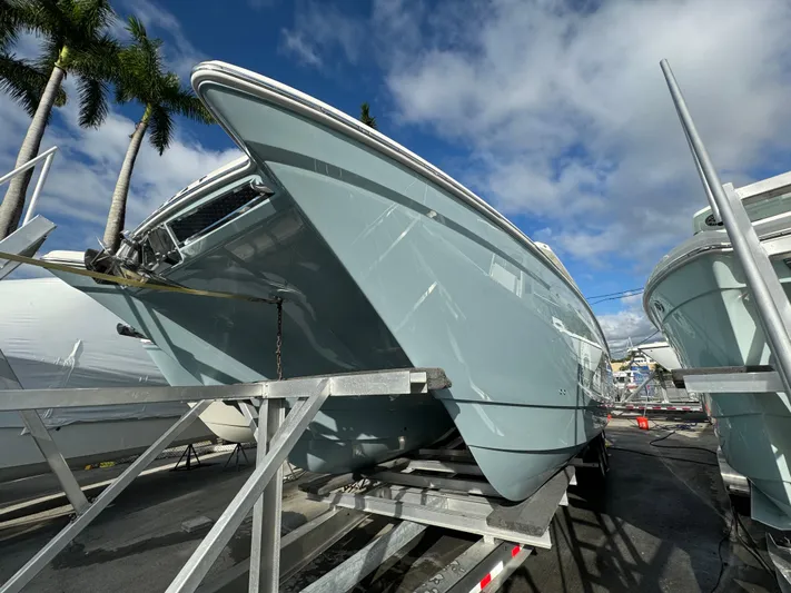 Pcm 51799 400dcis Yacht Photos Pics 2025 World Cat 400 DC-IS boat on trailer under clear sky.