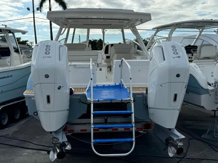 Pcm 51799 400dcis Yacht Photos Pics World Cat 400 DC-IS 2025 boat with twin 600 V12 engines, docked with ladder.