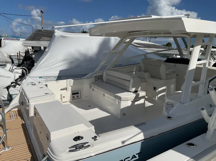 Pcm 51799 400dcis Yacht Photos Pics 2025 World Cat 400 DC-IS boat with spacious deck and seating under clear skies.