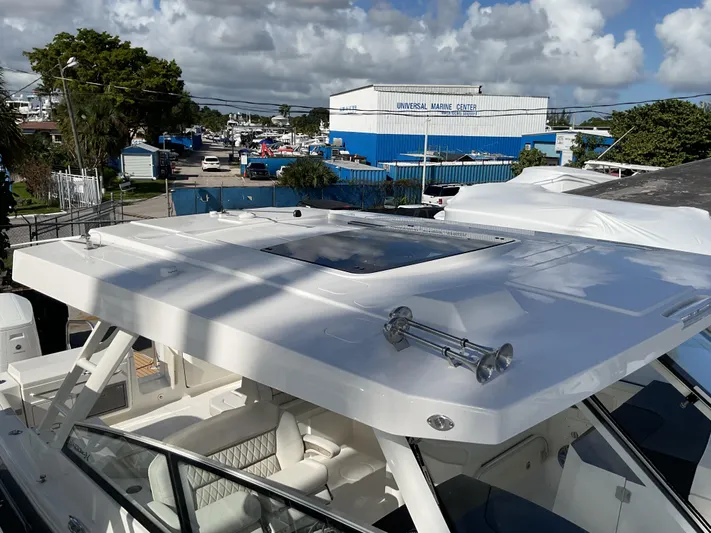 Pcm 51799 400dcis Yacht Photos Pics 2025 World Cat 400 DC-IS boat with sleek design and spacious deck.