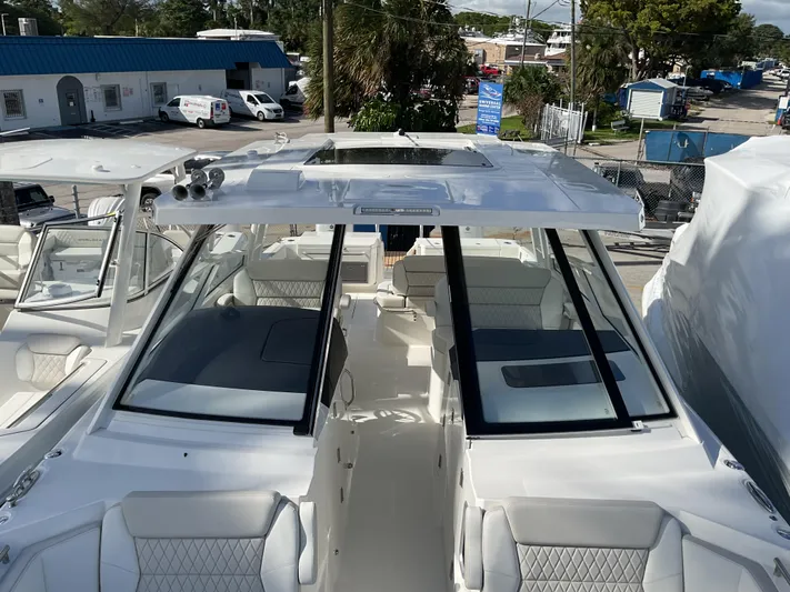 Pcm 51799 400dcis Yacht Photos Pics 2025 World Cat 400 DC-IS boat with sleek design and spacious seating.