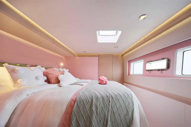  Yacht Photos Pics Manufacturer Provided Image