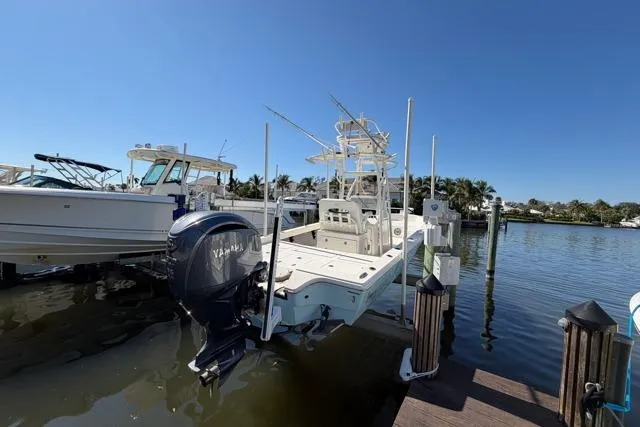  Yacht Photos Pics 2023 Pathfinder 2600 TRS boat docked, featuring Yamaha outboard motor, under clear blue sky.